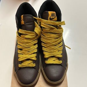 NIKE Blazer Mid